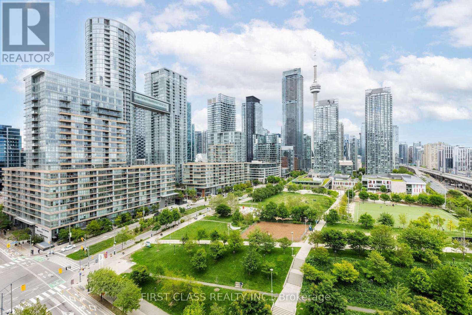 <div class="slider-price">$1,020,000</div><p>1601 - 75 Queens Wharf Road, Toronto, Ontario</p>