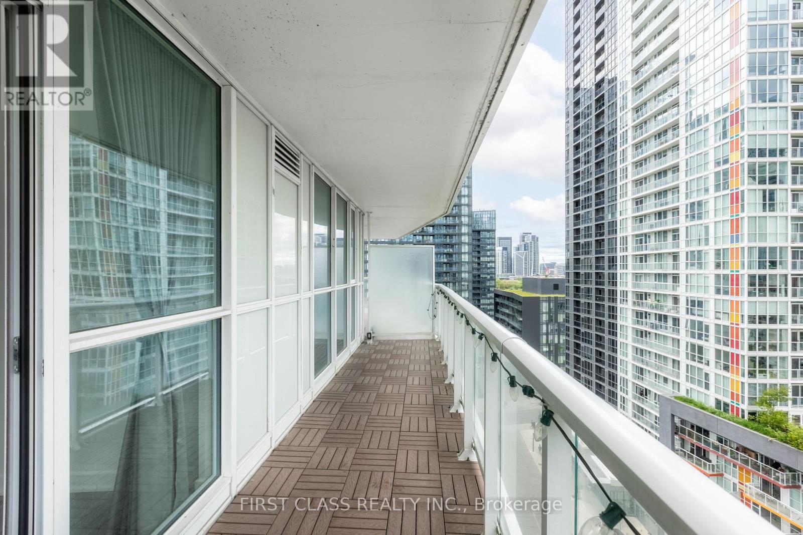 1601 - 75 Queens Wharf Road, Toronto, Ontario  M5V 0J8 - Photo 21 - C12194738