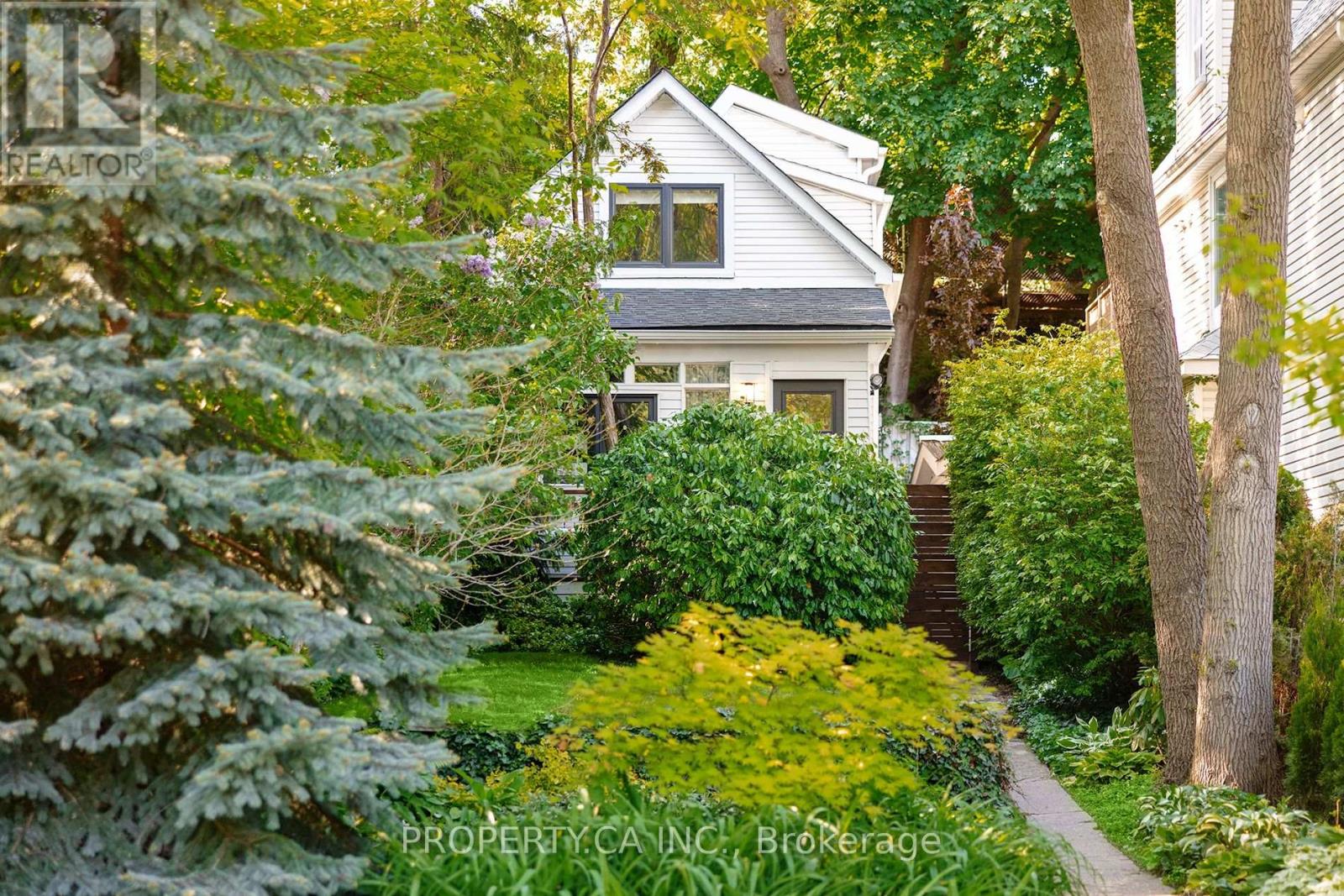 40 Ivy Avenue, Toronto, Ontario  M4L 2H7 - Photo 1 - E12194582