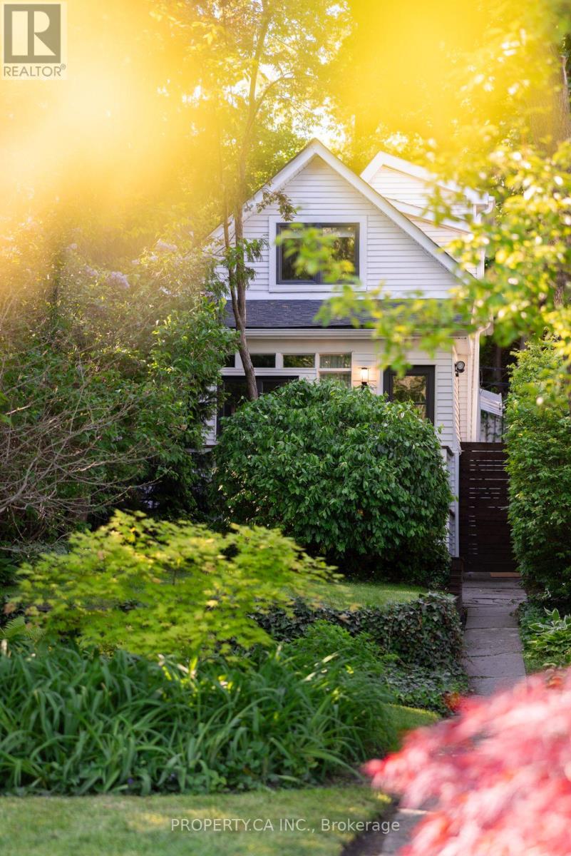 40 Ivy Avenue, Toronto, Ontario  M4L 2H7 - Photo 2 - E12194582