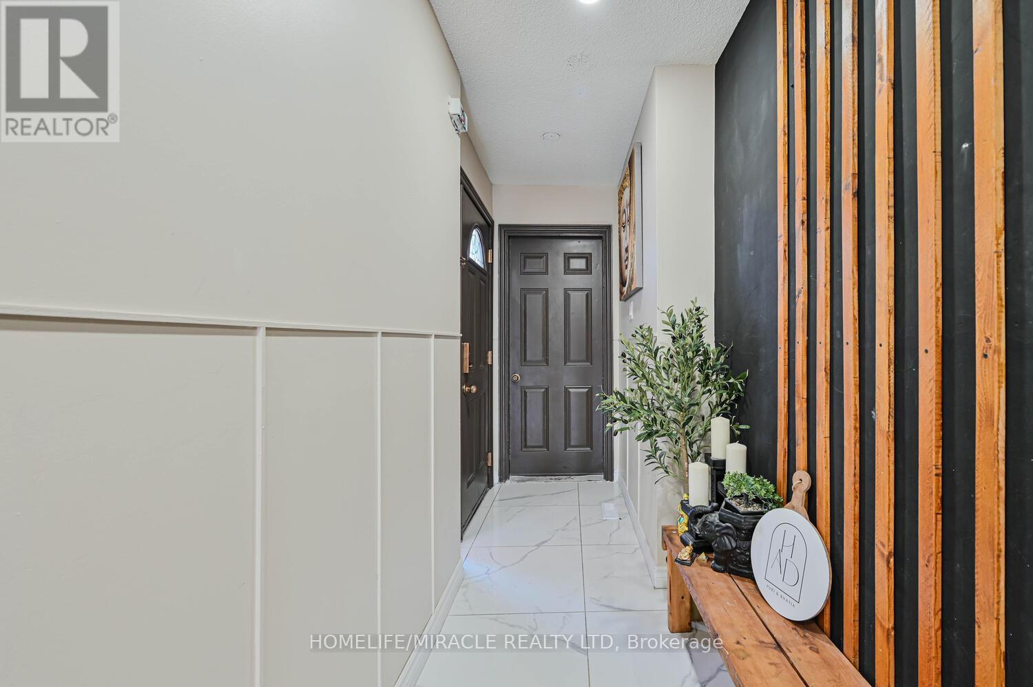 22 Cranberry Crescent, Brampton, Ontario  L6Y 4P7 - Photo 6 - W12063616