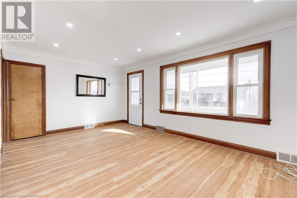 Property at 662 HARRIET Street image 4