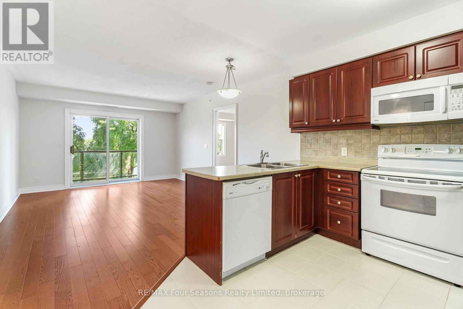 411 - 91 Raglan Street, Collingwood, Ontario  L9Y 3B3 - Photo 6 - S12194858
