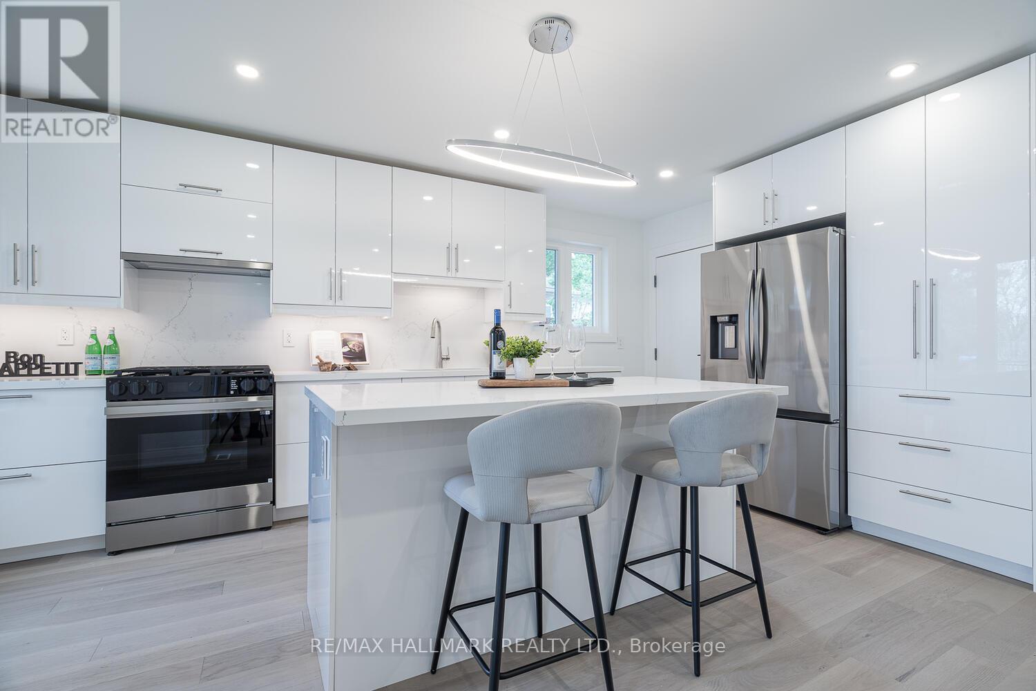 106 Woodpark Place, Newmarket, Ontario  L3Y 3P6 - Photo 6 - N12194593