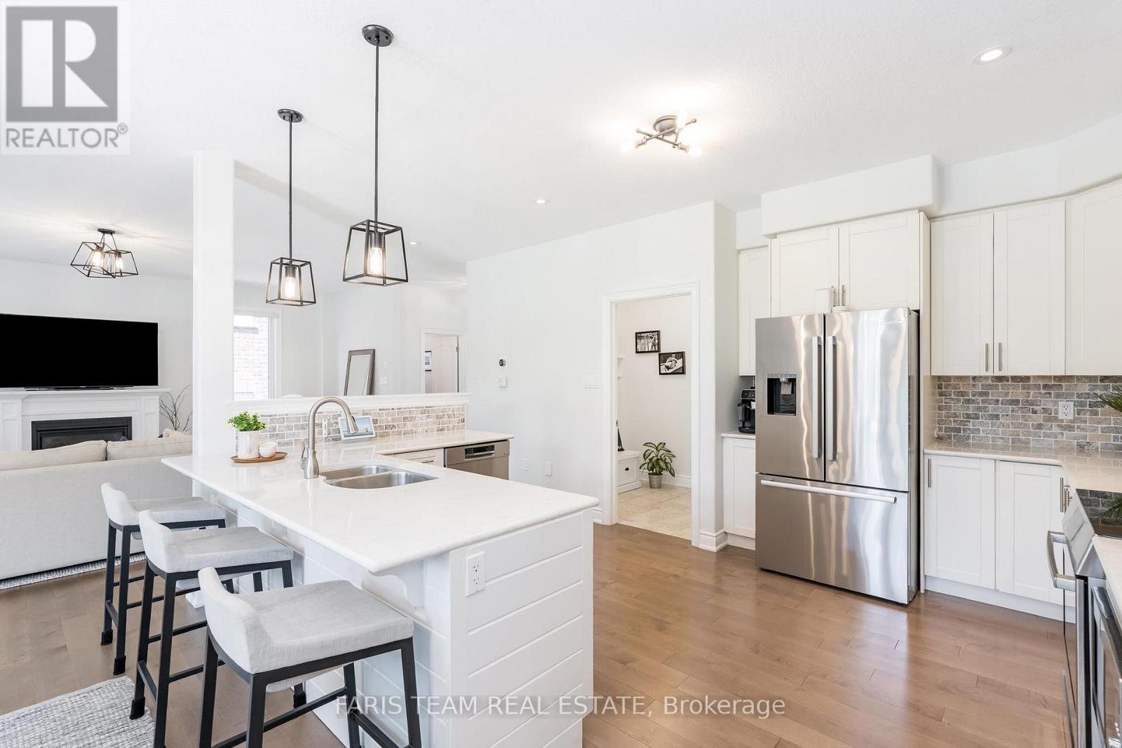 16 Wilson Street, Collingwood, Ontario  L9Y 0Y9 - Photo 6 - S12194594