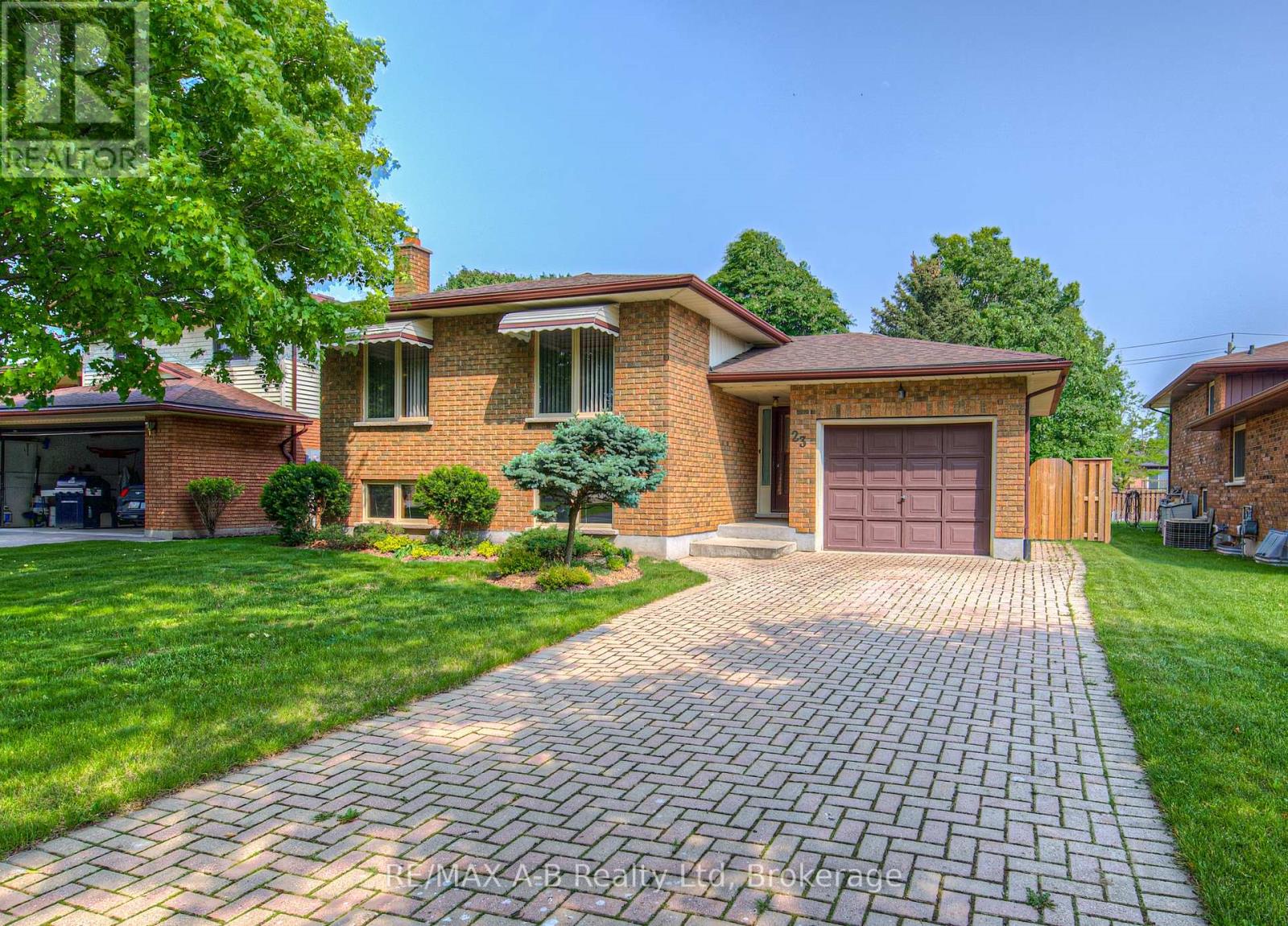23 MAGWOOD COURT, Stratford, Ontario