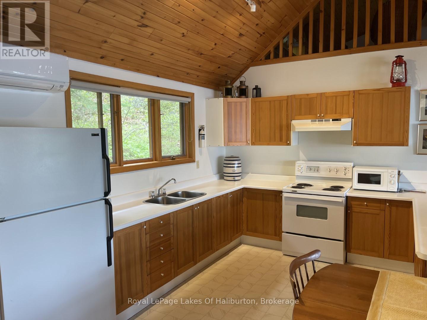1029 Cam-Walt Trail, Minden Hills, Ontario  K0M 2K0 - Photo 13 - X12194870