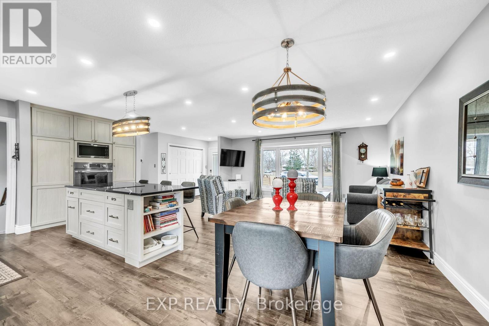 36 Rockhill Court, Quinte West, Ontario K8R 1G3 - Photo 16 - X12194897