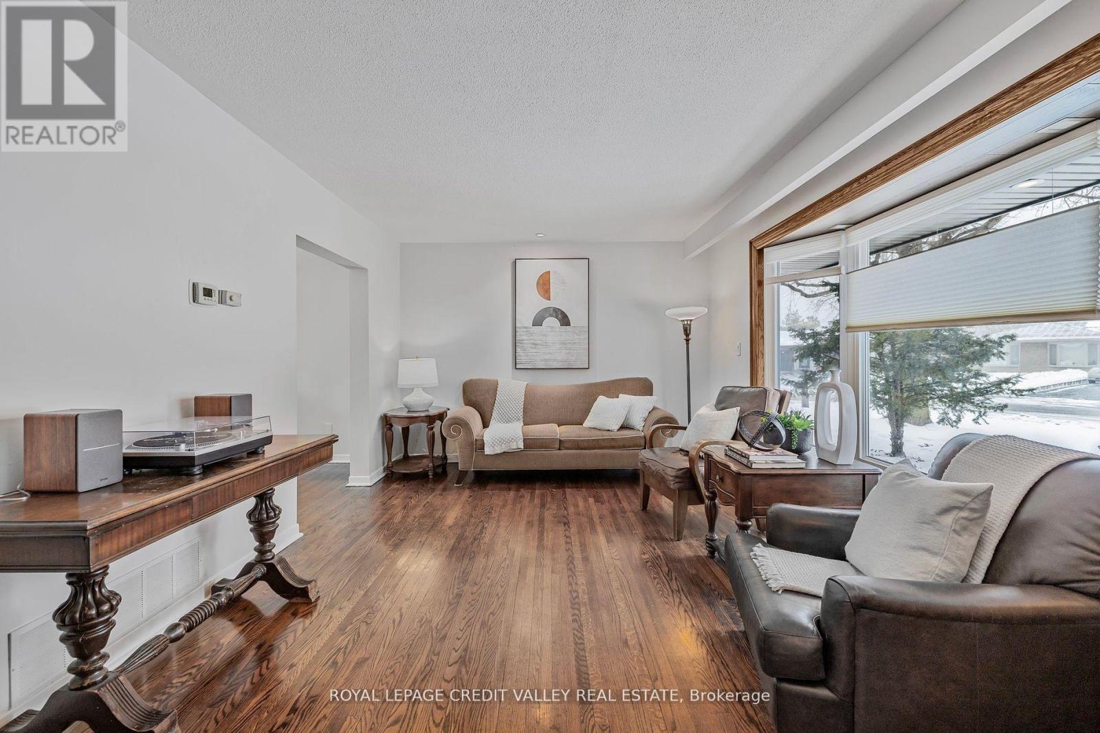 36 Lockton Crescent, Brampton, Ontario  L6W 1C3 - Photo 8 - W12044543
