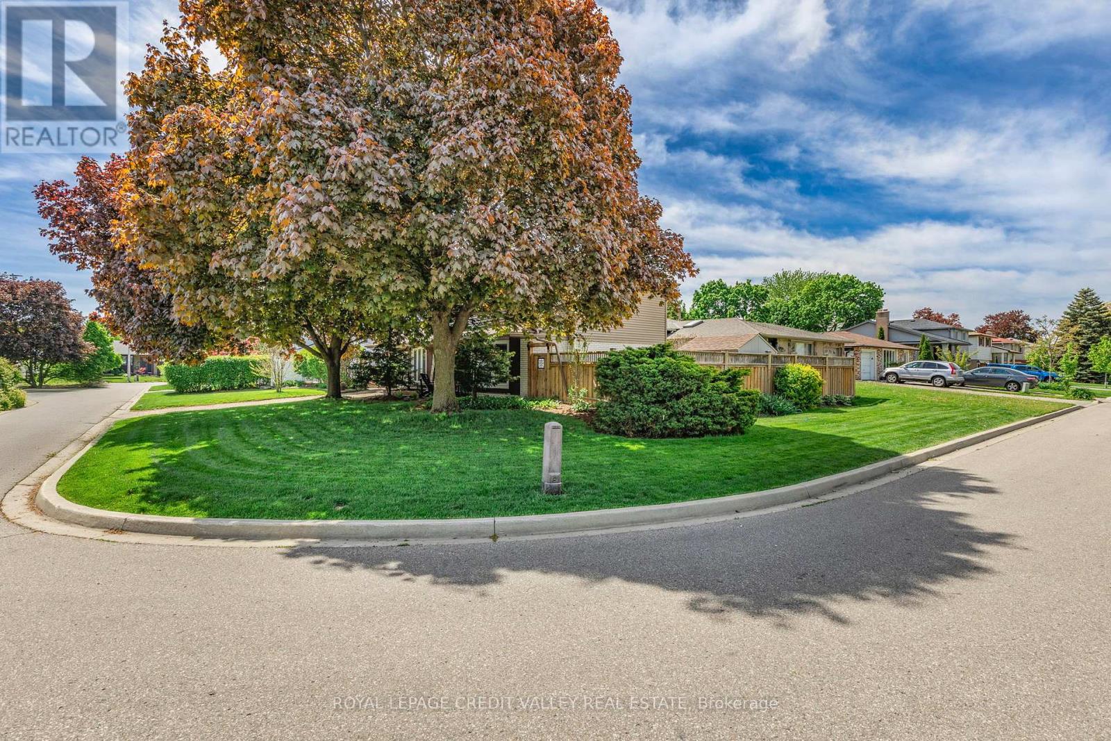 36 Lockton Crescent, Brampton, Ontario  L6W 1C3 - Photo 4 - W12044543