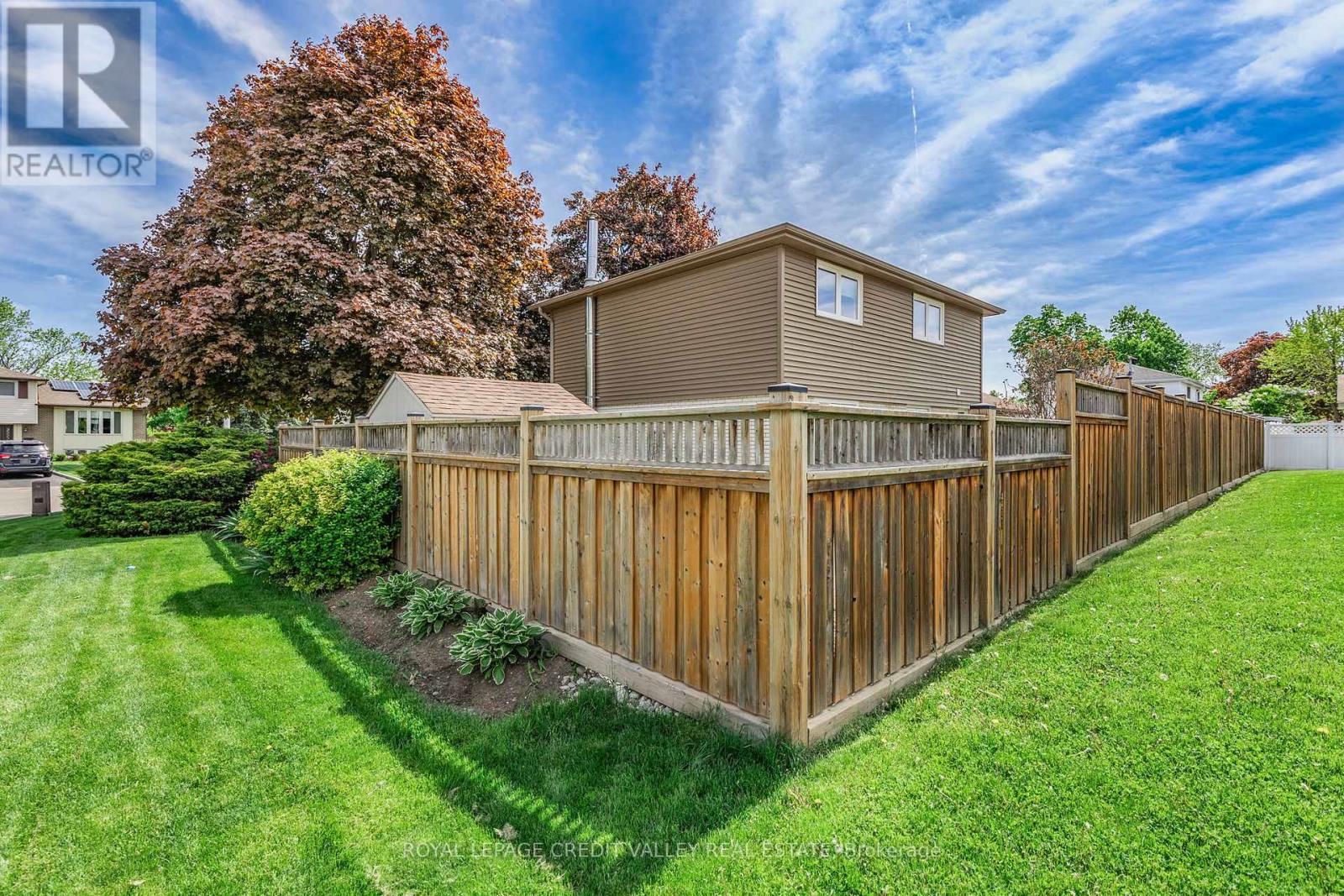 36 Lockton Crescent, Brampton, Ontario  L6W 1C3 - Photo 5 - W12044543