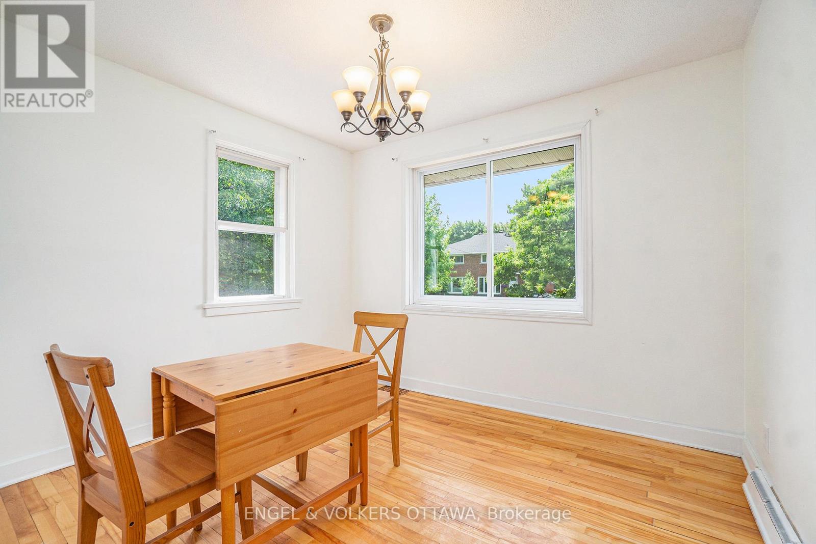 1687 Grasmere Crescent, Ottawa, Ontario  K1V 7V1 - Photo 4 - X12194879