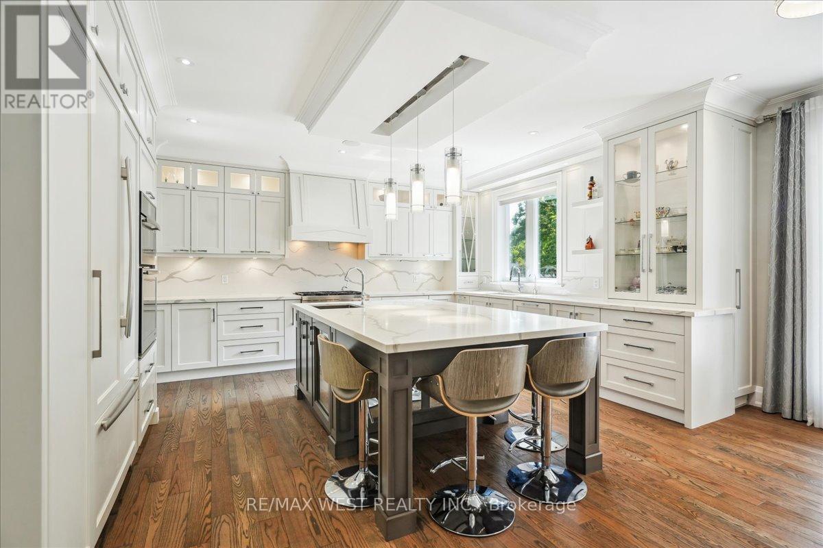 6 Burnelm Drive, Toronto, Ontario  M9B 4N3 - Photo 8 - W12194588