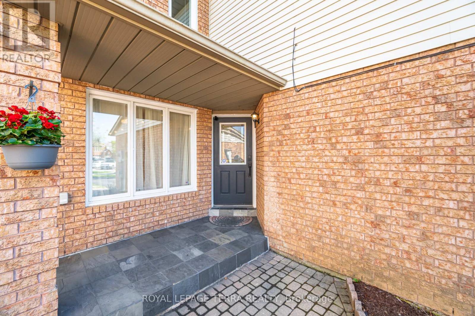 3407 Nighthawk Trail, Mississauga, Ontario  L5N 6G5 - Photo 5 - W12194623
