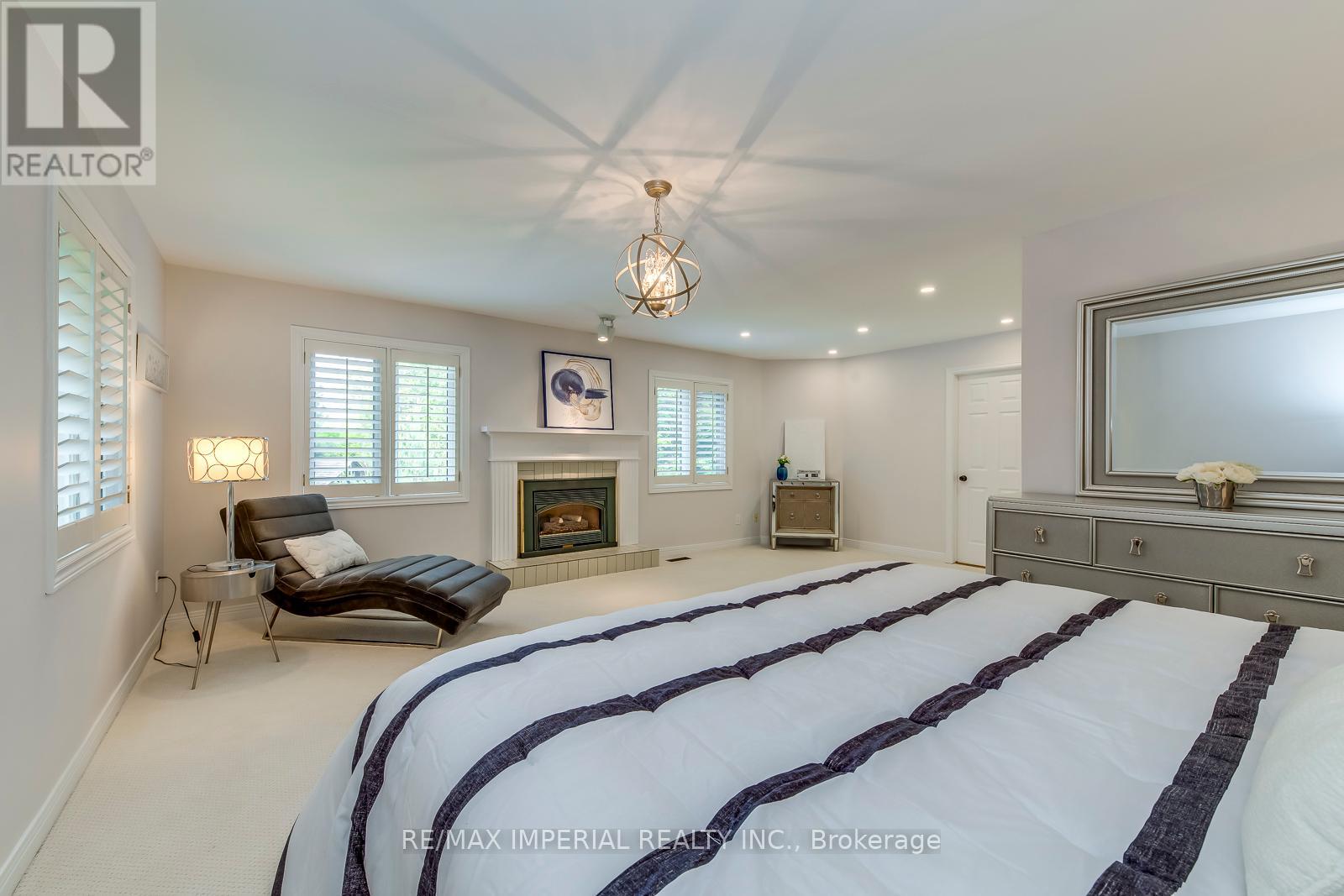 341 Acacia Court, Oakville (Fd Ford), Ontario  L6J 6K5 - Photo 25 - W12194642