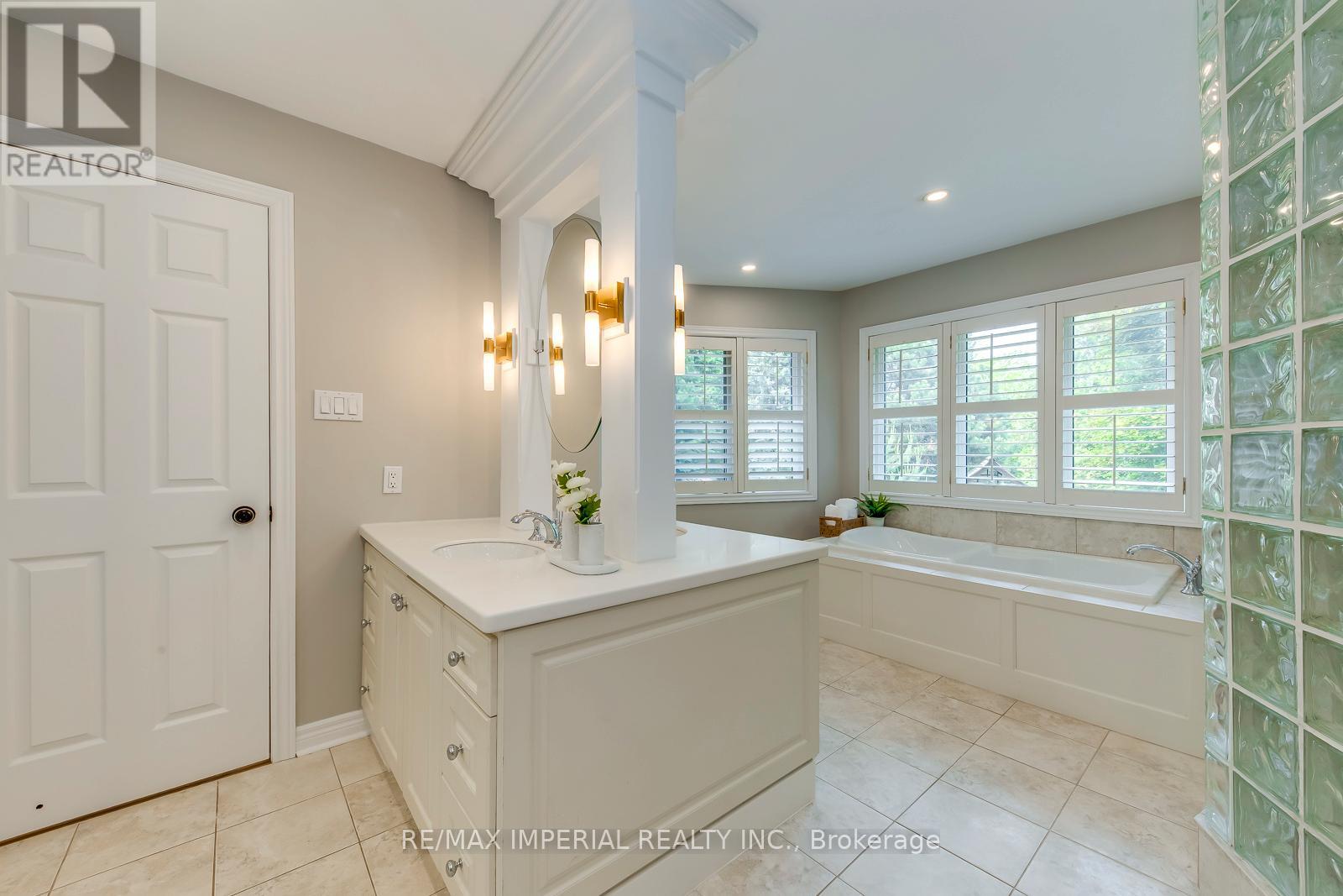 341 Acacia Court, Oakville (Fd Ford), Ontario  L6J 6K5 - Photo 27 - W12194642