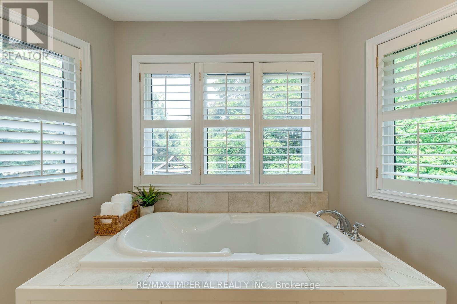 341 Acacia Court, Oakville (Fd Ford), Ontario  L6J 6K5 - Photo 28 - W12194642