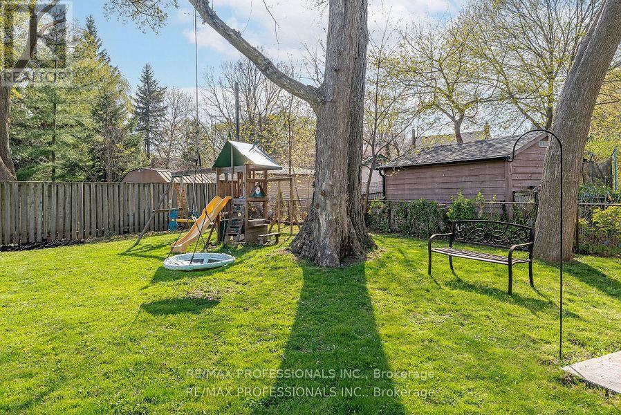 10 Woodbury Place, Toronto, Ontario  M8W 1Y1 - Photo 40 - W12194659