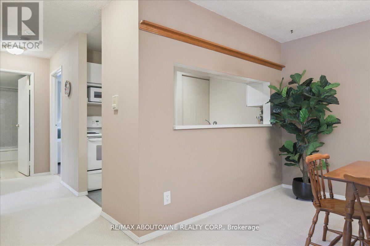 921 - 1450 Glen Abbey Gate, Oakville, Ontario  L6M 2V7 - Photo 5 - W12194662