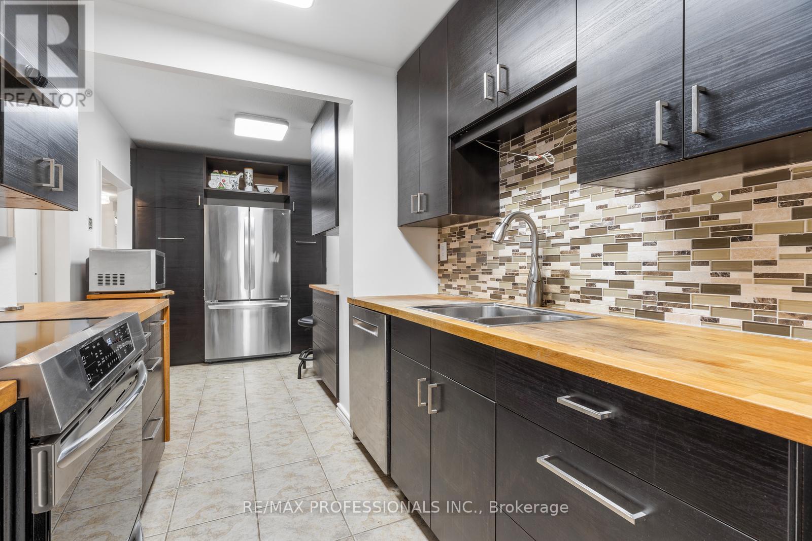 306 - 812 Burnhamthorpe Road, Toronto, Ontario  M9C 4W1 - Photo 11 - W12194670