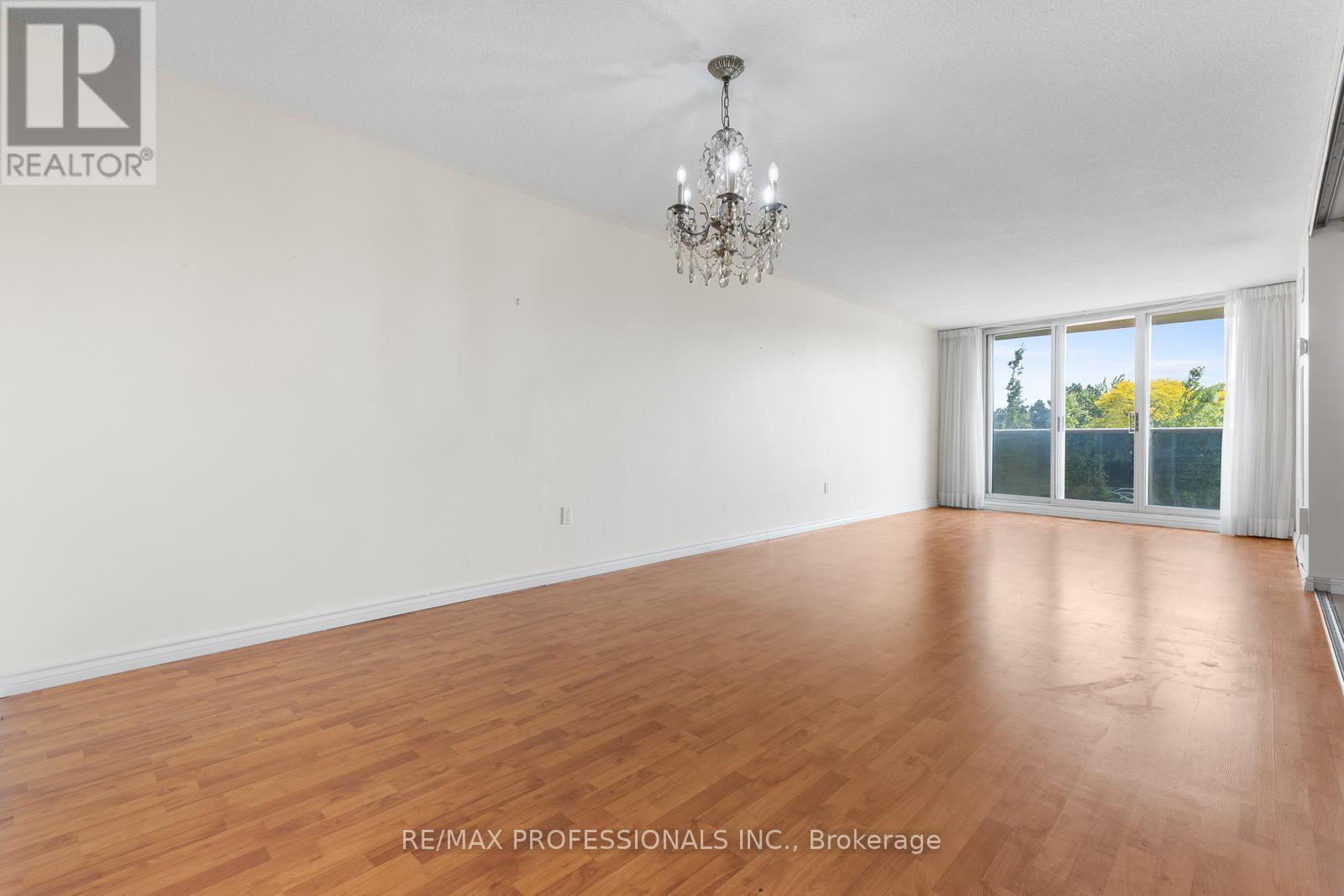 306 - 812 Burnhamthorpe Road, Toronto, Ontario  M9C 4W1 - Photo 5 - W12194670