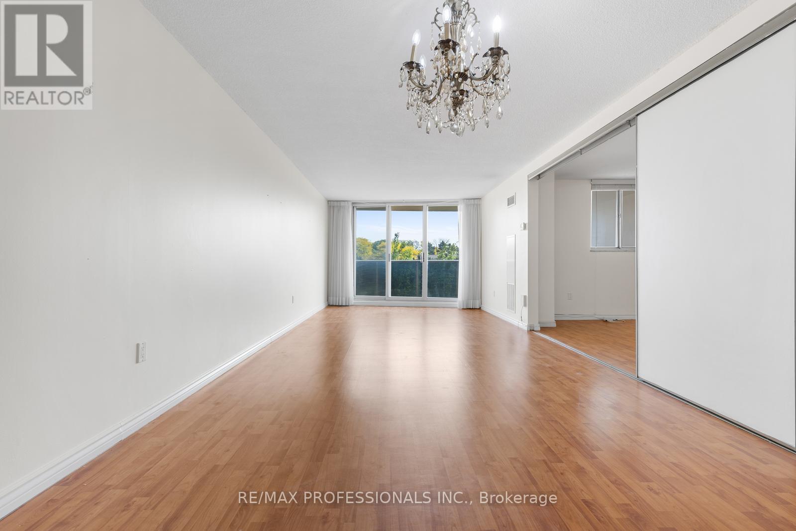 306 - 812 Burnhamthorpe Road, Toronto, Ontario  M9C 4W1 - Photo 6 - W12194670
