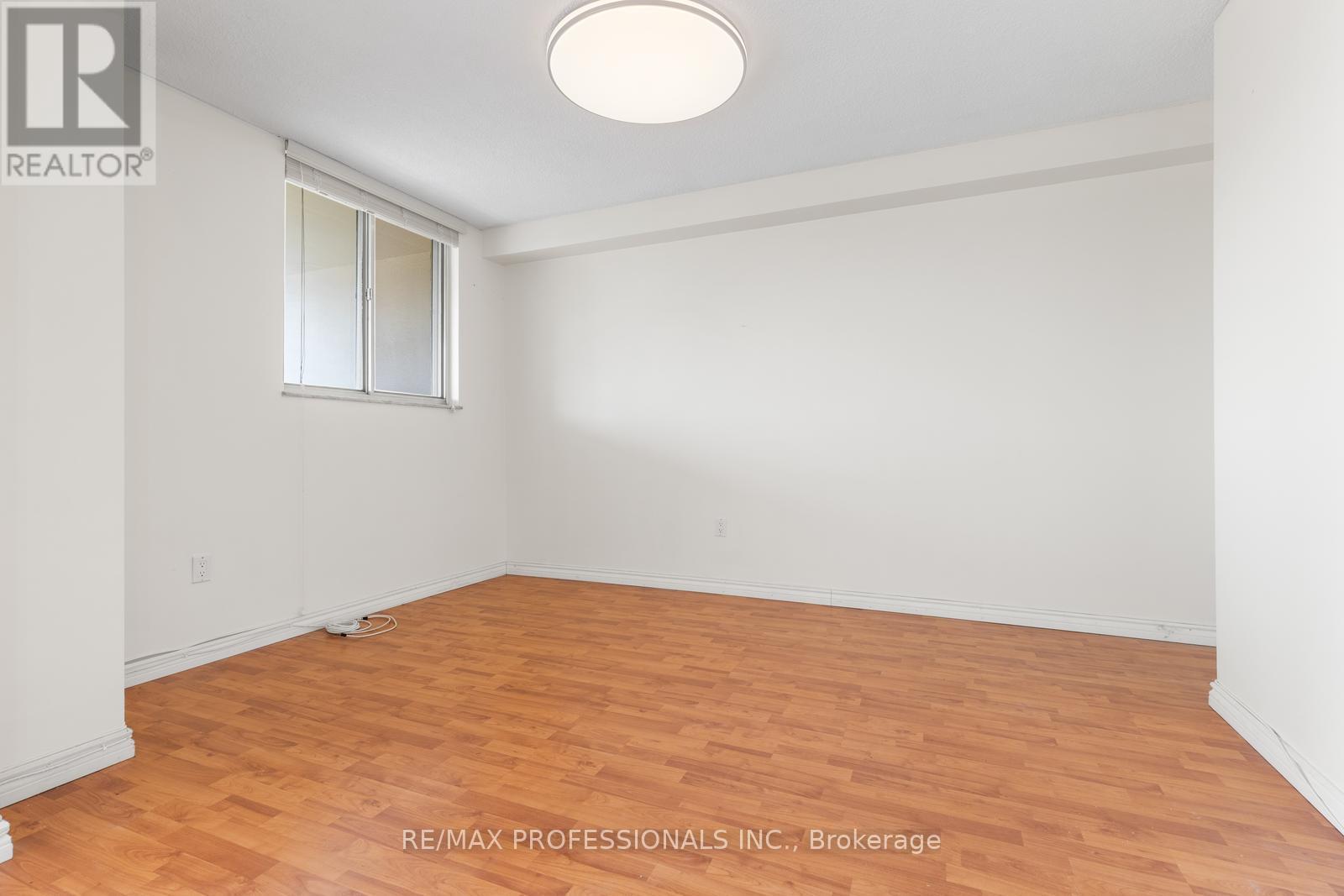 306 - 812 Burnhamthorpe Road, Toronto, Ontario  M9C 4W1 - Photo 7 - W12194670