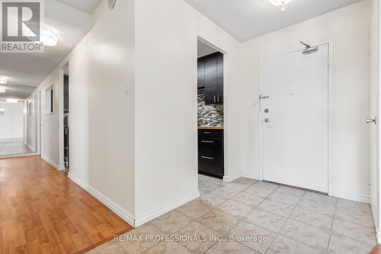 306 - 812 Burnhamthorpe Road, Toronto, Ontario  M9C 4W1 - Photo 9 - W12194670
