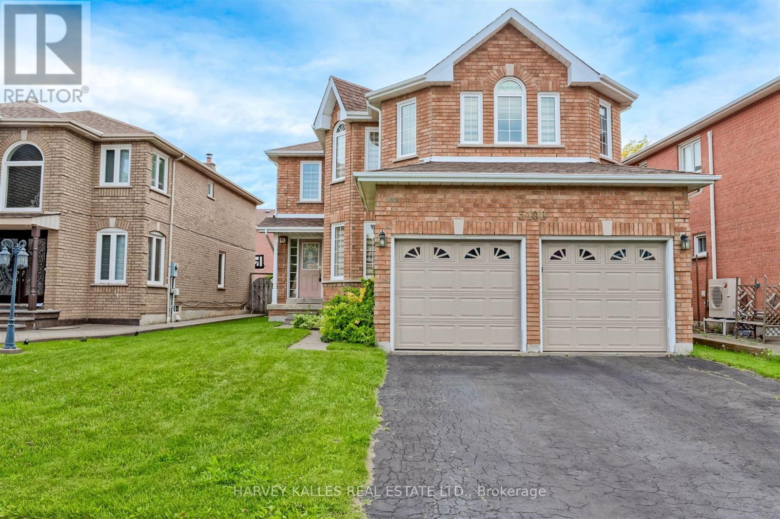 5108 Heatherleigh Avenue, Mississauga, Ontario  L5V 1M7 - Photo 3 - W12194671