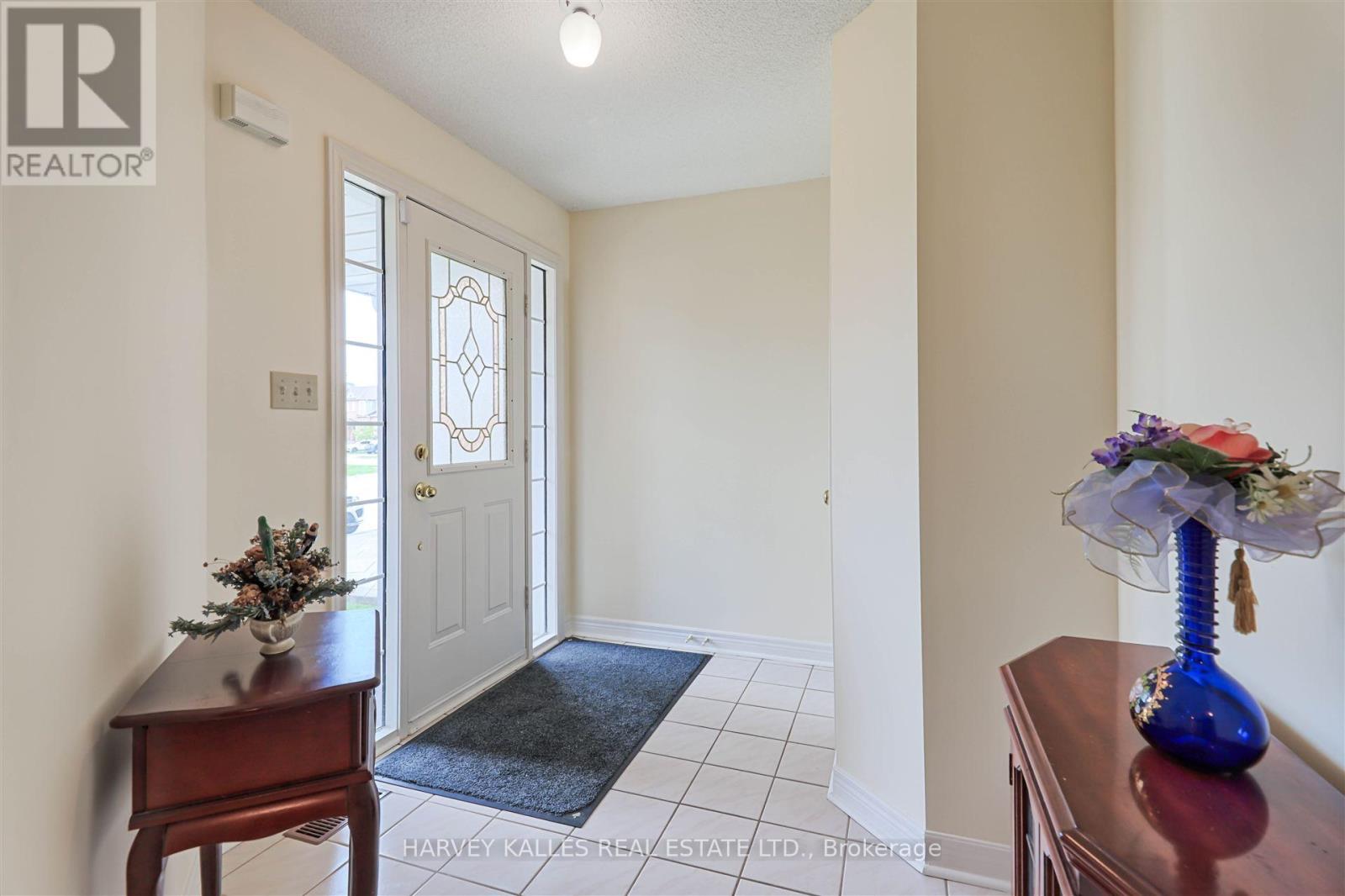 5108 Heatherleigh Avenue, Mississauga, Ontario  L5V 1M7 - Photo 4 - W12194671