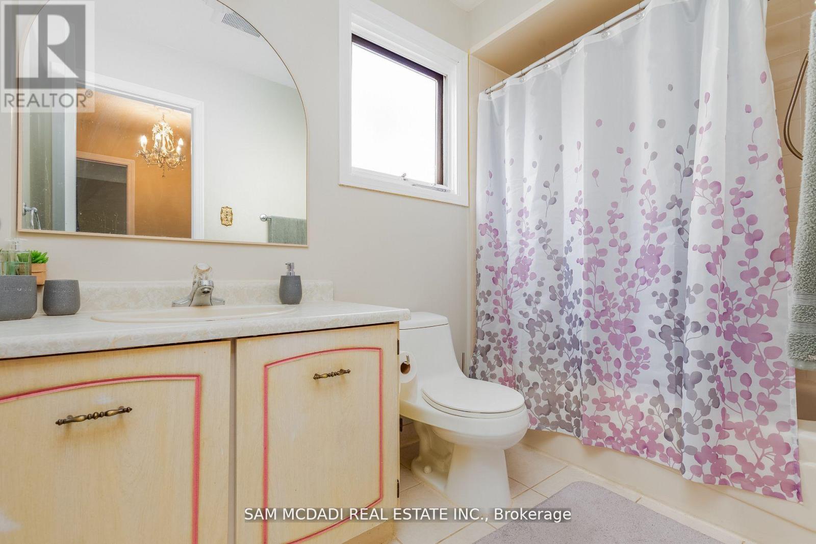 4043 Pavillion Court, Mississauga (Creditview), Ontario  L5B 2V9 - Photo 9 - W12194753