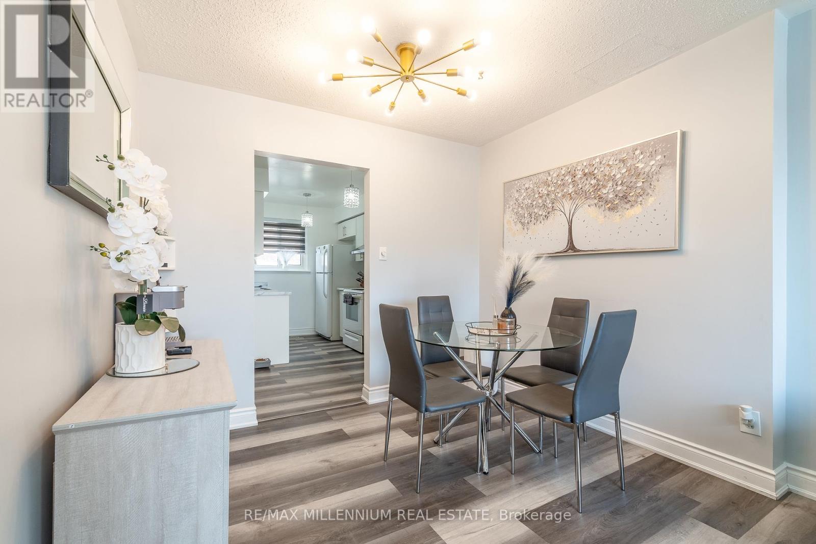 52 Village Court, Brampton (Brampton East), Ontario  L6W 1A6 - Photo 8 - W12194761