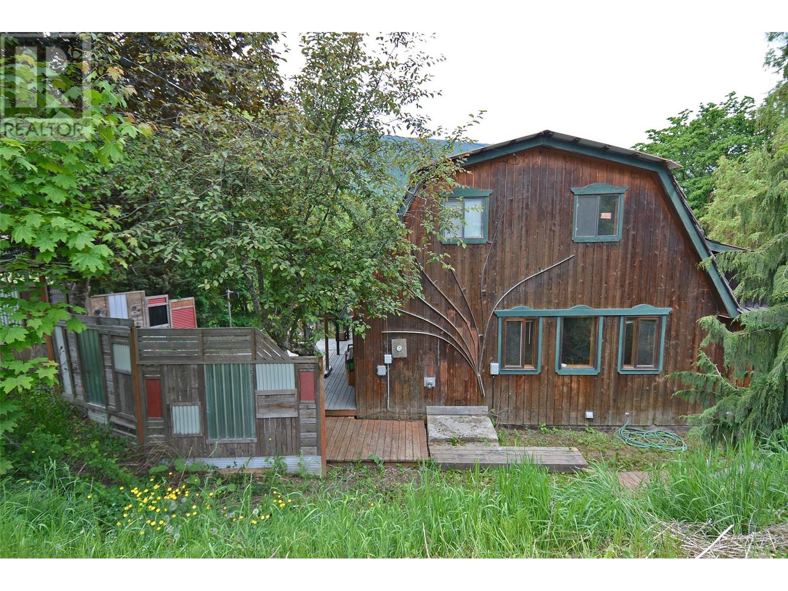 2022 Creek Street, Nelson, British Columbia