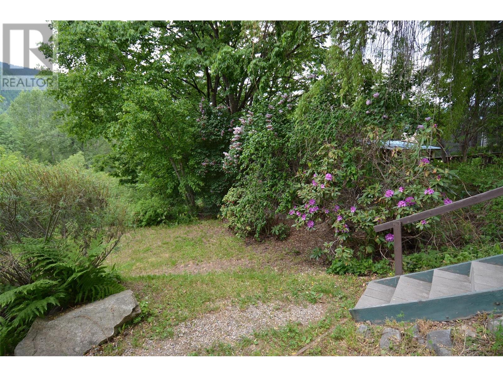2022 Creek Street, Nelson, British Columbia  V1L 1M7 - Photo 59 - 10350025