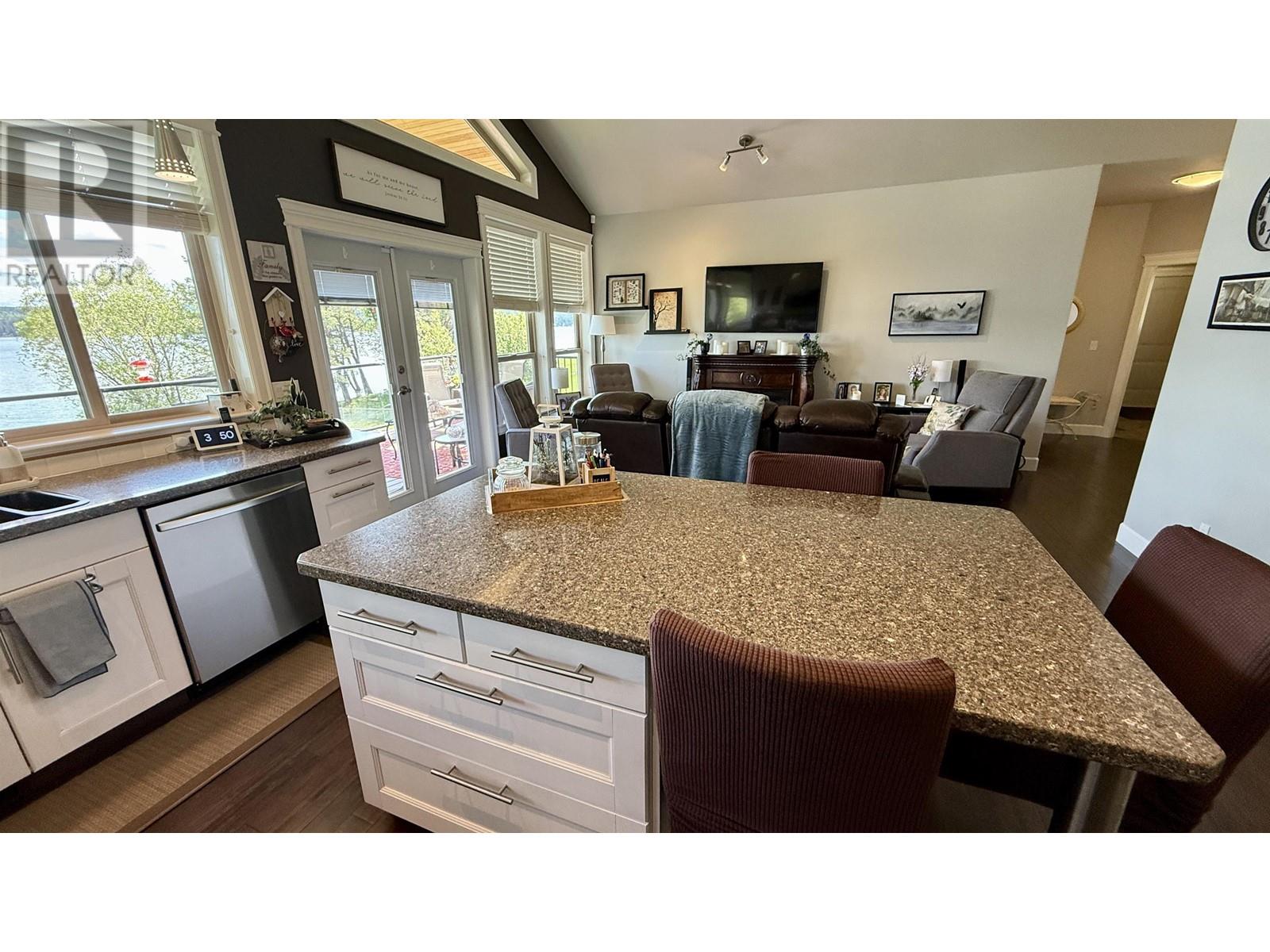 4828 Hamilton Road, Lac La Hache, British Columbia  V0K 1T0 - Photo 6 - R3011136