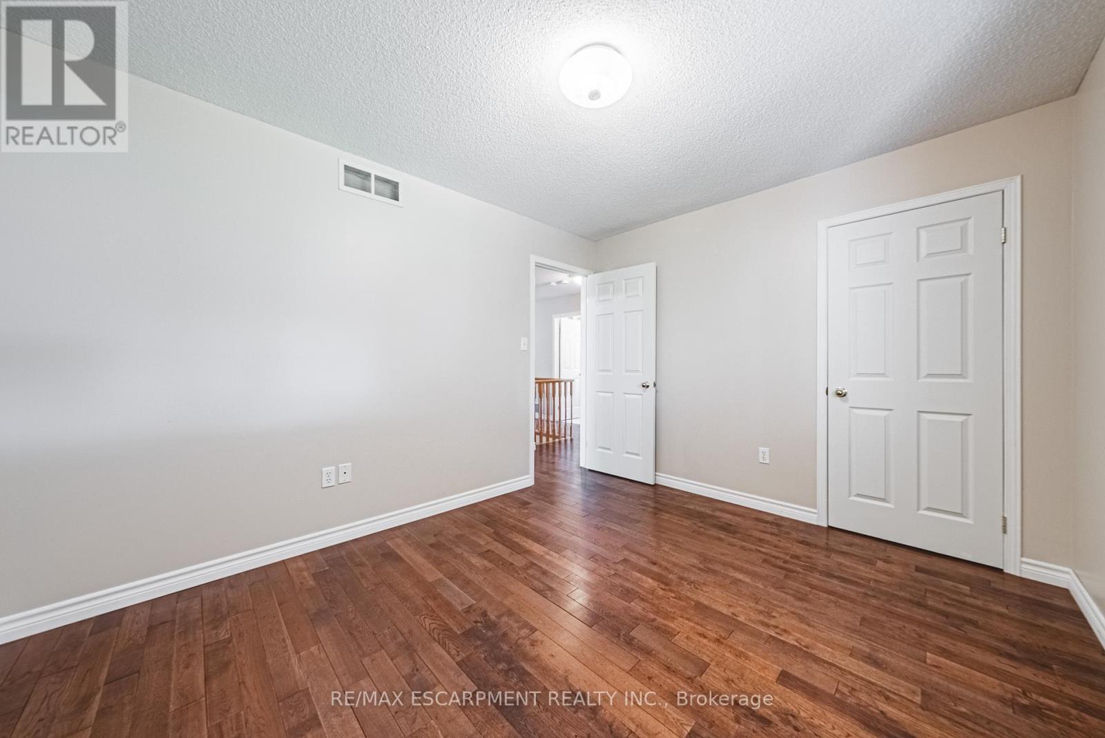 134 Fieldway Drive, Hamilton, Ontario  L9A 2L6 - Photo 11 - X12194625