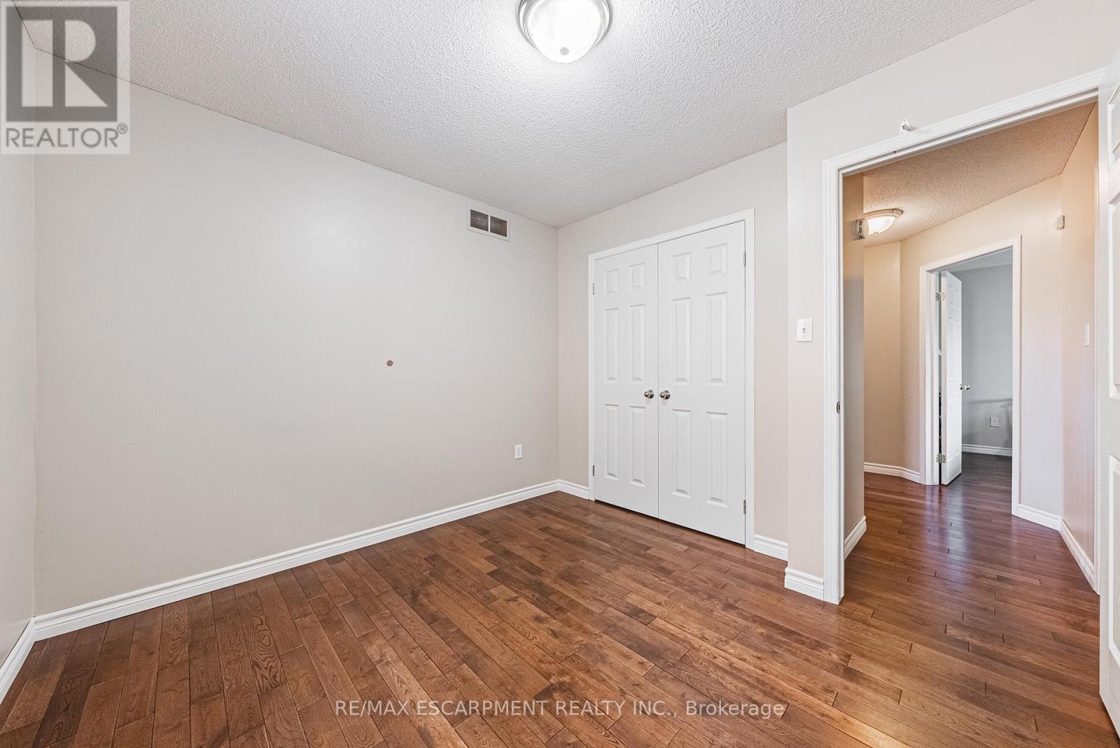 134 Fieldway Drive, Hamilton, Ontario  L9A 2L6 - Photo 12 - X12194625