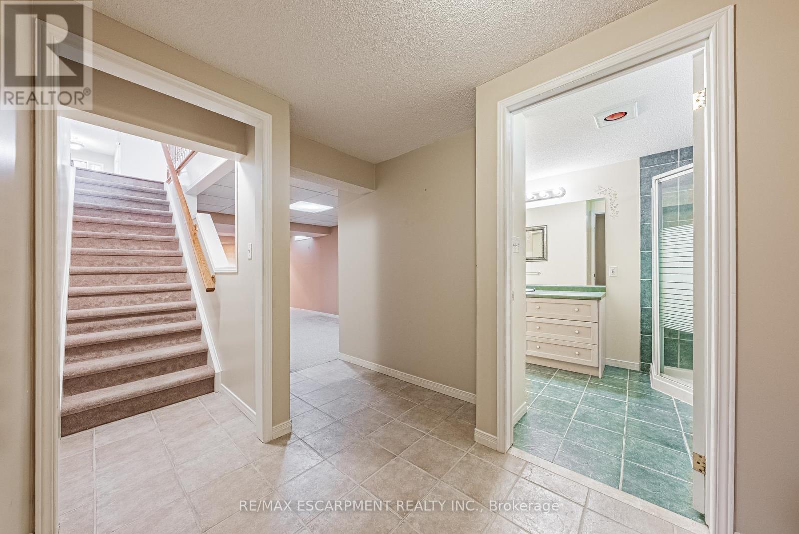 134 Fieldway Drive, Hamilton, Ontario  L9A 2L6 - Photo 13 - X12194625