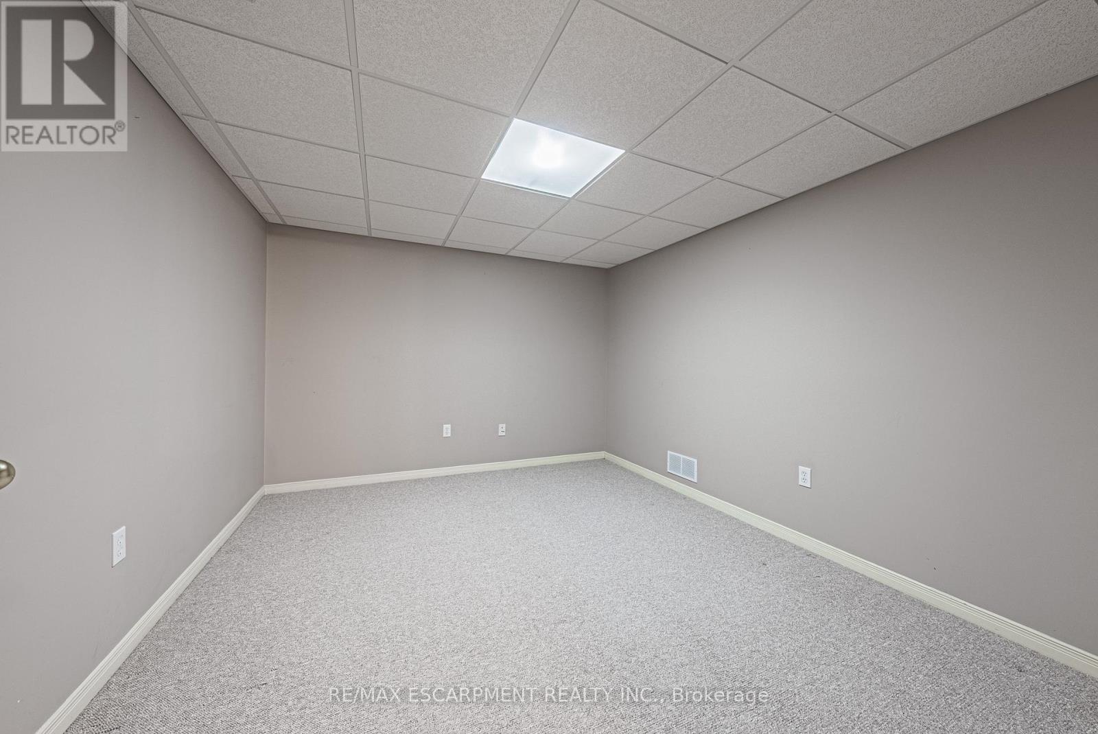 134 Fieldway Drive, Hamilton, Ontario  L9A 2L6 - Photo 14 - X12194625