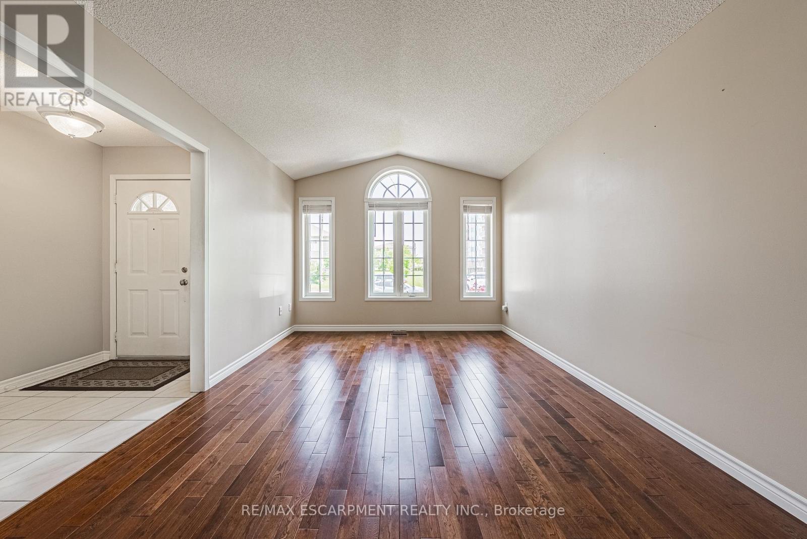 134 Fieldway Drive, Hamilton, Ontario  L9A 2L6 - Photo 3 - X12194625