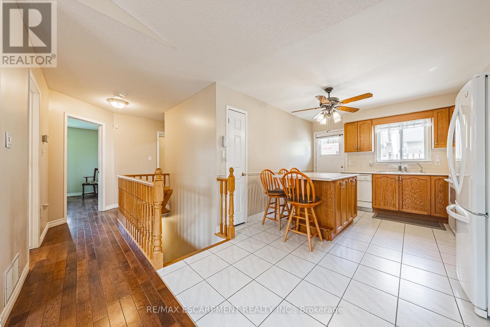 134 Fieldway Drive, Hamilton, Ontario  L9A 2L6 - Photo 7 - X12194625