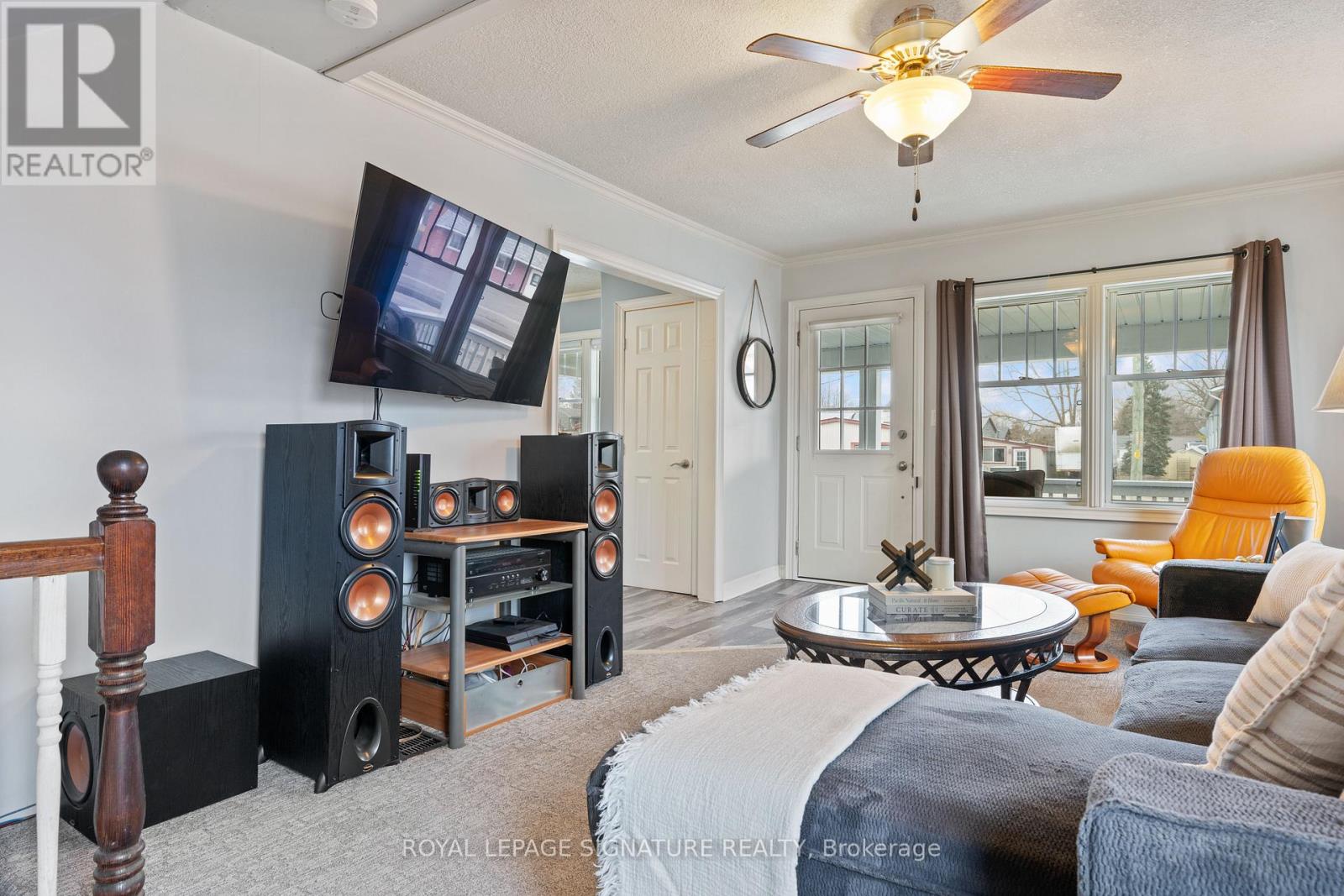Property at 108 NELSON STREET E image 5