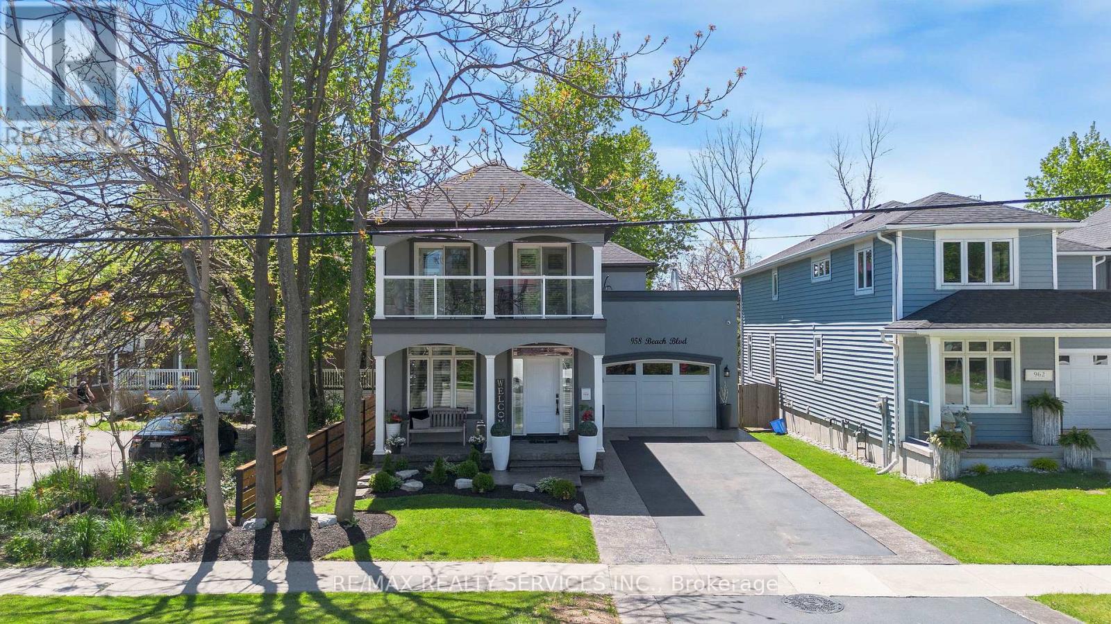 958 Beach Boulevard, Hamilton, Ontario  L8H 6Z4 - Photo 1 - X12194762