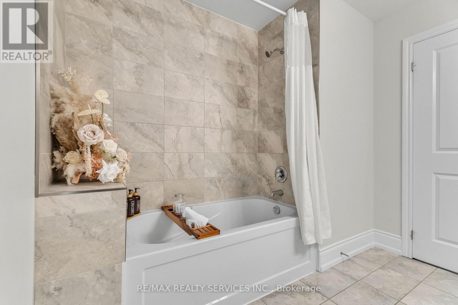958 Beach Boulevard, Hamilton, Ontario  L8H 6Z4 - Photo 37 - X12194762
