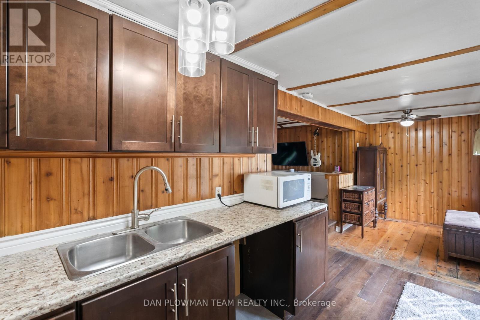 32 Beach Road, Kawartha Lakes, Ontario  K0M 2C0 - Photo 12 - X12194767