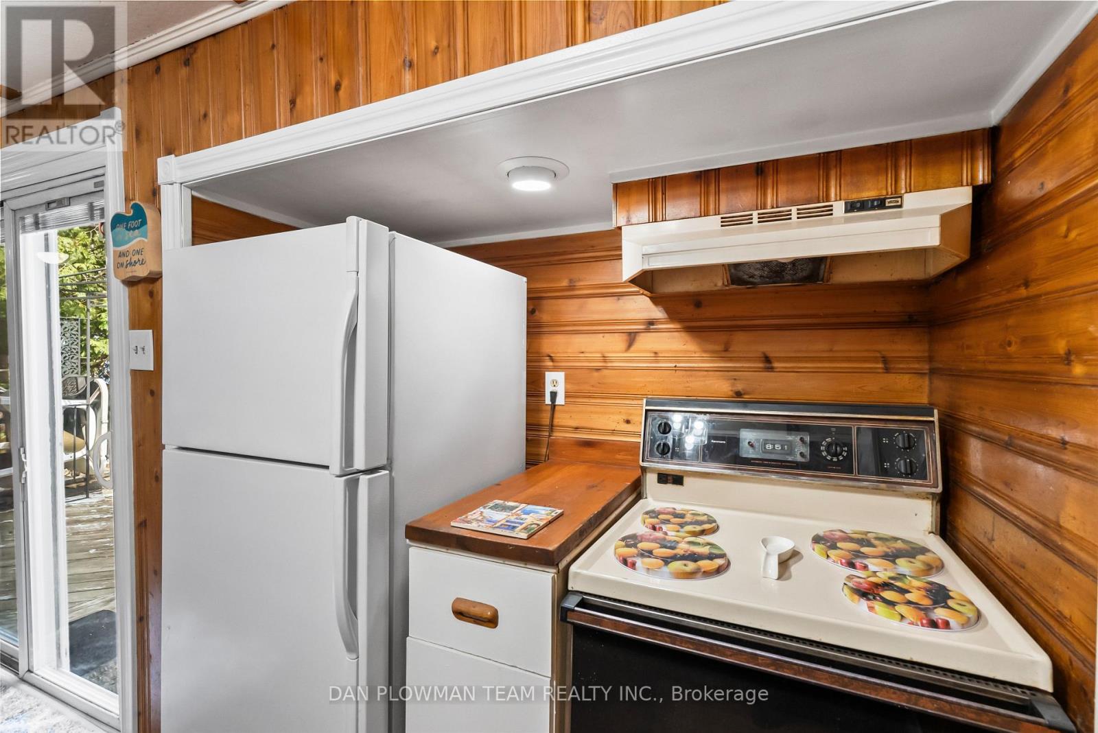 32 Beach Road, Kawartha Lakes, Ontario  K0M 2C0 - Photo 13 - X12194767
