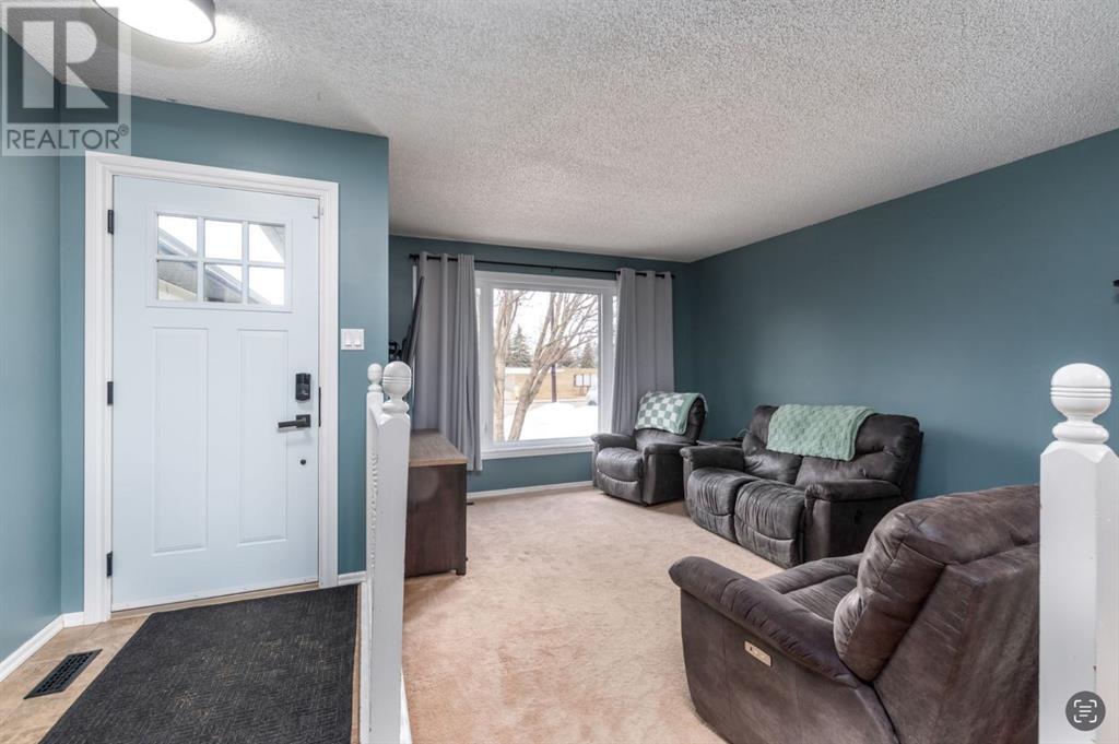 5725 40 Street, Lloydminster, Alberta  T9V 2P4 - Photo 3 - A2211298