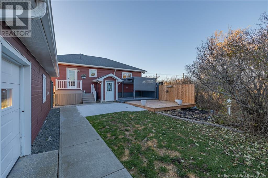 653 Rue Principale, Beresford, New Brunswick  E8K 3X5 - Photo 8 - NB119981