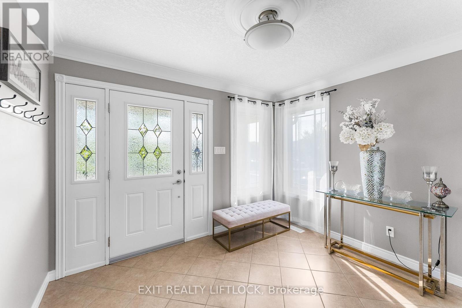 182 Chandler Crescent, Peterborough North, Ontario  K9J 0H3 - Photo 4 - X12194921