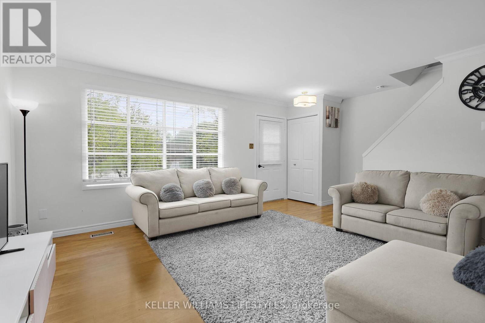 875 Dearness Drive, London South, Ontario  N6E 1Y4 - Photo 2 - X12195000